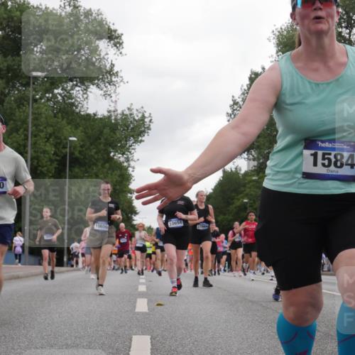 29.06.2025 - hella hamburg halbmarathon Luisa Fischer http://msf.ph/oto/8486572 29.06.2025 10:52:43 Kennedybrücke 7650, 10656, 10654, 17964, 1584, 1167, 1167, 1584, 3253, 4769, 5118, 7203, 7650, 7947, 7948, 8065, 10130, 10654 meine-sportfotos.de