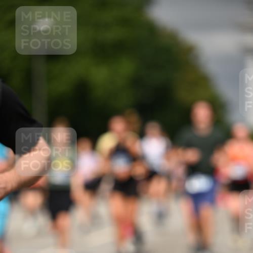 29.06.2025 - hella hamburg halbmarathon Dr. Thomas Lammeyer http://msf.ph/oto/8486656 29.06.2025 10:21:09 Kennedybrücke 1117, 1137, 1240, 1403, 2225, 2860, 2908, 3450, 3622, 5037, 5390, 5995, 6126, 6128, 6328, 6488, 6522, 6941, 6948, 7114, 7115, 7257, 7345, 7360, 7376, 8253, 8513, 8558, 8895, 8983, 9208, 9259, 9647, 9675, 10165, 10314, 10317, 10320, 10377, 10391, 10592, 10735, 10926 meine-sportfotos.de