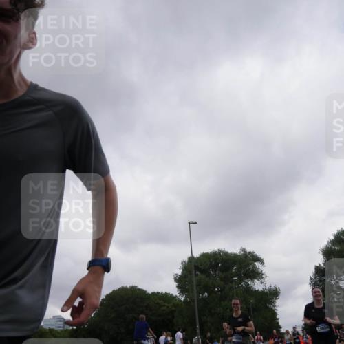 29.06.2025 - hella hamburg halbmarathon Luisa Fischer http://msf.ph/oto/8486737 29.06.2025 10:52:47 Kennedybrücke 196, 10656, 10654, 1796, 1167, 2437, 2438, 2716, 3253, 4769, 5118, 5479, 5480, 7948, 8065, 10130, 10654 meine-sportfotos.de