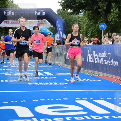 29.06.2025 - hella hamburg halbmarathon Strokosch-Dieckow http://msf.ph/oto/8486782 29.06.2025 10:45:15 Ziel 2188, 2367, 2470, 3186, 5706, 6054, 6375, 6575, 6819, 7087, 9105, 9302, 10064, 11469, 12783, 15563, 15636, 15651, 15741, 15760, 16513, 16685, 17120, 17499, 17960, 18346, 18718 meine-sportfotos.de