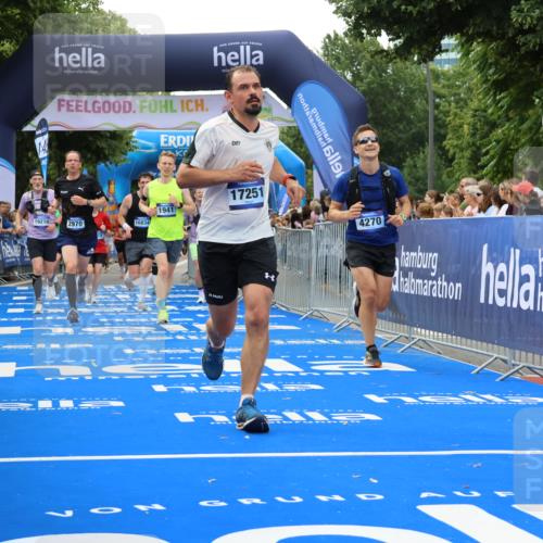 29.06.2025 - hella hamburg halbmarathon Strokosch-Dieckow http://msf.ph/oto/8486806 29.06.2025 10:44:44 Ziel 1782, 1941, 2098, 2970, 3004, 3098, 3785, 4270, 4915, 4991, 6490, 7056, 7167, 7325, 9720, 10669, 12161, 15185, 15233, 16834, 17251, 18107, 18437, 18464, 18868, 19206, 19207, 19210 meine-sportfotos.de