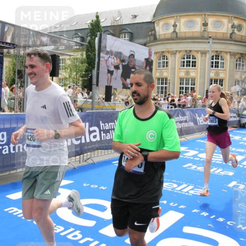 29.06.2025 - hella hamburg halbmarathon Michael Strokosch http://msf.ph/oto/8486827 29.06.2025 10:43:48 Ziel 1976, 3437, 4318, 6903, 6991, 7185, 9114, 9159, 9374, 11153, 11778, 11848, 13421, 13897, 14201, 14210, 15328, 15512, 15932, 16062, 16105, 18650, 19090 meine-sportfotos.de