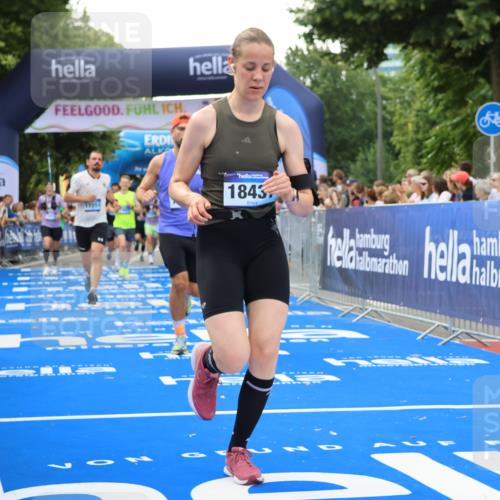 29.06.2025 - hella hamburg halbmarathon Strokosch-Dieckow http://msf.ph/oto/8486891 29.06.2025 10:44:41 Ziel 1782, 1941, 2365, 2402, 2970, 3004, 3785, 4270, 4915, 4991, 5476, 6490, 6495, 7325, 10669, 12711, 14351, 14798, 14816, 15185, 15233, 16224, 16834, 17251, 18107, 18437, 18464, 18539, 18560, 18868, 19206, 19207 meine-sportfotos.de