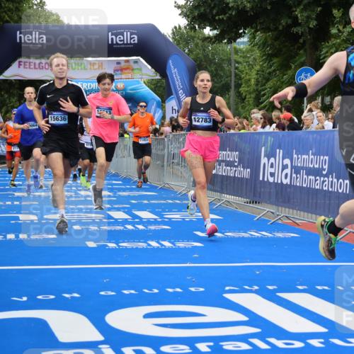 29.06.2025 - hella hamburg halbmarathon Strokosch-Dieckow http://msf.ph/oto/8486988 29.06.2025 10:45:15 Ziel 2188, 2367, 2470, 3186, 5706, 6054, 6375, 6575, 6819, 7087, 9105, 9302, 10064, 11469, 12783, 15563, 15636, 15651, 15741, 15760, 16513, 16685, 17120, 17499, 17960, 18346, 18718 meine-sportfotos.de