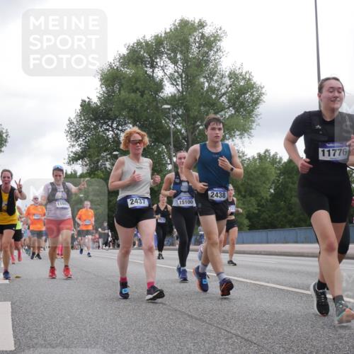 29.06.2025 - hella hamburg halbmarathon Luisa Fischer http://msf.ph/oto/8487022 29.06.2025 10:52:54 Kennedybrücke 56, 96, 10782, 11601, 2437, 7679, 15100, 2438, 123, 11776, 62, 2437, 2438, 2716, 2997, 5479, 5480, 7679, 10782 meine-sportfotos.de