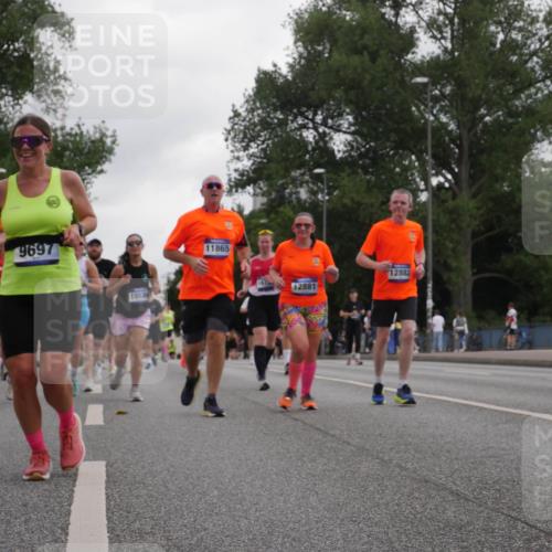 29.06.2025 - hella hamburg halbmarathon Luisa Fischer http://msf.ph/oto/8487174 29.06.2025 10:52:58 Kennedybrücke 15176, 0782, 9697, 15530, 11865, 12881, 12882, 1805, 2437, 2438, 2541, 2997, 5479, 5480, 7679, 9162, 10038, 10782 meine-sportfotos.de