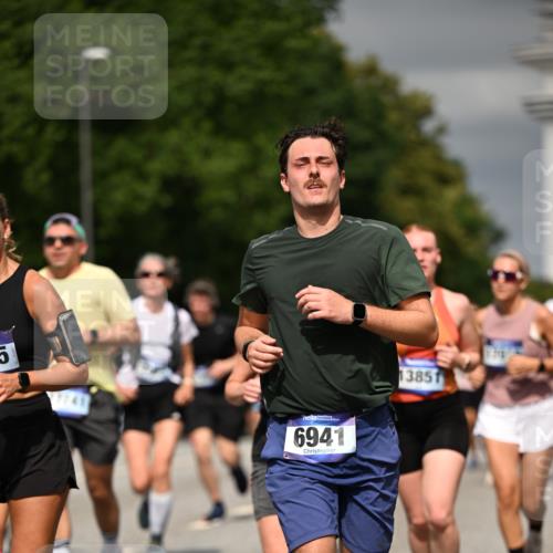 29.06.2025 - hella hamburg halbmarathon Dr. Thomas Lammeyer http://msf.ph/oto/8487235 29.06.2025 10:21:11 Kennedybrücke 1083, 1117, 1137, 1240, 1403, 2225, 2860, 2908, 3450, 3622, 5037, 5390, 5995, 6126, 6128, 6328, 6488, 6520, 6522, 6941, 6948, 7114, 7115, 7257, 7291, 7345, 7360, 7376, 8253, 8513, 8558, 8895, 8983, 9259, 9647, 9675, 10165, 10314, 10317, 10320, 10377, 10592, 10735, 10926 meine-sportfotos.de