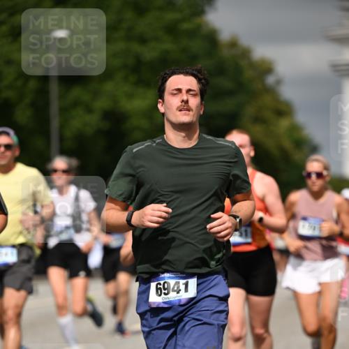29.06.2025 - hella hamburg halbmarathon Dr. Thomas Lammeyer http://msf.ph/oto/8487264 29.06.2025 10:21:12 Kennedybrücke 1083, 1117, 1137, 1240, 1403, 2225, 2860, 2908, 3210, 3450, 3622, 5037, 5390, 5995, 6126, 6128, 6328, 6488, 6520, 6522, 6941, 6948, 7114, 7115, 7291, 7345, 7376, 8253, 8513, 8558, 8895, 8983, 9259, 9647, 9675, 10165, 10314, 10317, 10320, 10377, 10592, 10735, 10926 meine-sportfotos.de