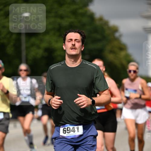 29.06.2025 - hella hamburg halbmarathon Dr. Thomas Lammeyer http://msf.ph/oto/8487268 29.06.2025 10:21:12 Kennedybrücke 1083, 1117, 1137, 1240, 1403, 2225, 2860, 2908, 3210, 3450, 3622, 5037, 5390, 5995, 6126, 6128, 6328, 6488, 6520, 6522, 6941, 6948, 7114, 7115, 7291, 7345, 7376, 8253, 8513, 8558, 8895, 8983, 9259, 9647, 9675, 10165, 10314, 10317, 10320, 10377, 10592, 10735, 10926 meine-sportfotos.de