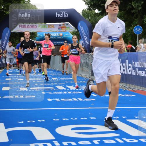 29.06.2025 - hella hamburg halbmarathon Strokosch-Dieckow http://msf.ph/oto/8487342 29.06.2025 10:45:14 Ziel 2188, 2270, 2367, 2470, 3186, 5706, 6054, 6375, 6575, 6819, 7087, 9105, 9302, 10064, 11469, 12783, 15563, 15636, 15651, 15741, 15760, 16513, 16685, 16689, 17120, 17499, 17960, 18346, 18718 meine-sportfotos.de