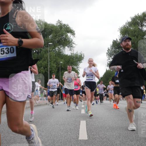 29.06.2025 - hella hamburg halbmarathon Luisa Fischer http://msf.ph/oto/8487363 29.06.2025 10:53:03 Kennedybrücke 15530, 10617, 11861, 14214, 16012, 13764, 14184, 916, 1805, 1805, 2541, 2997, 4589, 5106, 9015, 9162, 10038 meine-sportfotos.de