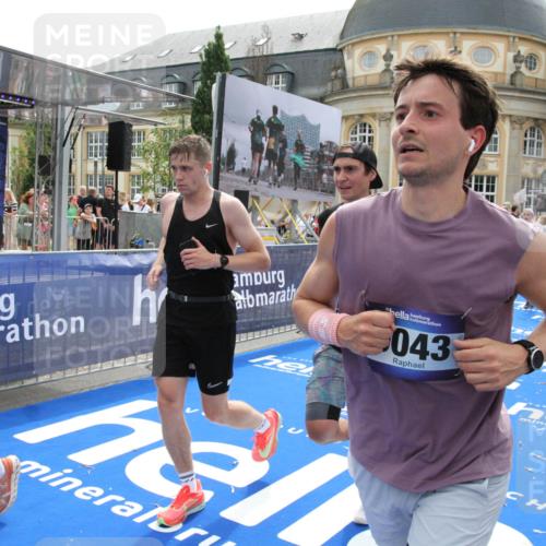 29.06.2025 - hella hamburg halbmarathon Michael Strokosch http://msf.ph/oto/8487379 29.06.2025 10:43:57 Ziel 3437, 3697, 3907, 5624, 5692, 8063, 8145, 8900, 9043, 9374, 10493, 10596, 11809, 12438, 12966, 13897, 14861, 16549, 17376, 17403, 18650, 18678 meine-sportfotos.de
