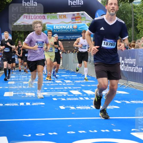 29.06.2025 - hella hamburg halbmarathon Strokosch-Dieckow http://msf.ph/oto/8487389 29.06.2025 10:44:30 Ziel 1057, 1468, 1782, 2365, 2402, 3305, 4310, 4691, 4991, 5476, 6490, 6495, 7322, 7710, 8928, 12327, 12554, 12711, 14351, 14464, 14667, 14798, 14816, 15862, 16224, 16803, 17097, 17729, 18107, 18464, 18539, 18560, 18765, 18806, 19206 meine-sportfotos.de