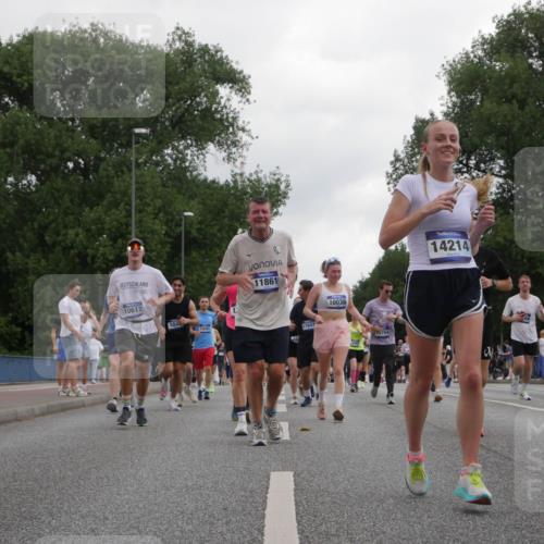 29.06.2025 - hella hamburg halbmarathon Luisa Fischer http://msf.ph/oto/8487404 29.06.2025 10:53:04 Kennedybrücke 10617, 11861, 104, 19083, 28, 17647, 10038, 5764, 14214, 9015, 1805, 2541, 2997, 4589, 5106, 9015, 9162, 10038 meine-sportfotos.de