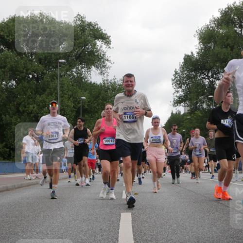 29.06.2025 - hella hamburg halbmarathon Luisa Fischer http://msf.ph/oto/8487408 29.06.2025 10:53:04 Kennedybrücke 10617, 19135, 1186, 1040, 16012, 10038, 764, 17408, 14184, 9162, 14214, 1805, 2541, 2997, 4589, 5106, 9015, 9162, 10038 meine-sportfotos.de
