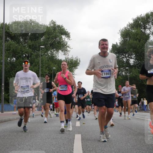 29.06.2025 - hella hamburg halbmarathon Luisa Fischer http://msf.ph/oto/8487418 29.06.2025 10:53:05 Kennedybrücke 10617, 1040, 16012, 17647, 11861, 9162, 14184, 1740, 015, 1805, 2541, 2997, 4589, 5106, 9015, 9162, 10038 meine-sportfotos.de