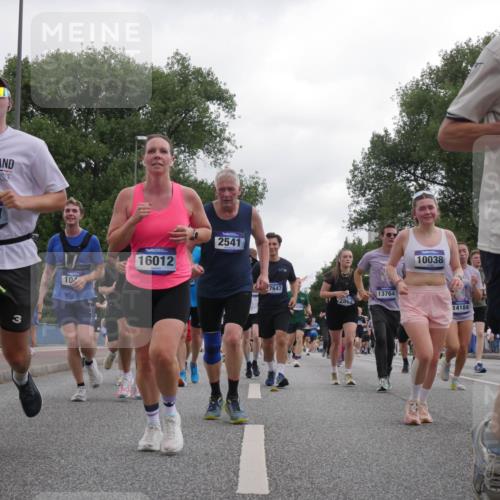 29.06.2025 - hella hamburg halbmarathon Luisa Fischer http://msf.ph/oto/8487429 29.06.2025 10:53:06 Kennedybrücke 10617, 10, 16012, 2541, 7647, 2862, 10038, 13764, 14184, 1805, 2541, 4589, 5106, 6694, 9015, 9162, 10038 meine-sportfotos.de