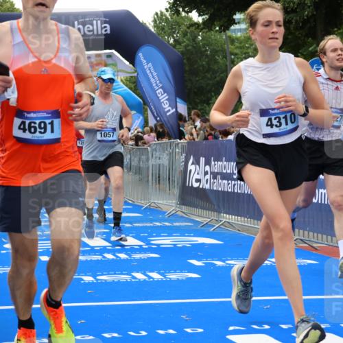 29.06.2025 - hella hamburg halbmarathon Strokosch-Dieckow http://msf.ph/oto/8487489 29.06.2025 10:44:26 Ziel 1057, 1468, 1902, 3305, 4310, 4691, 7191, 7322, 7710, 8928, 12327, 12554, 14464, 14667, 15862, 16803, 17097, 17729, 18765, 18806 meine-sportfotos.de