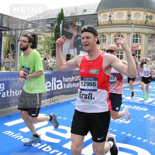 29.06.2025 - hella hamburg halbmarathon Michael Strokosch http://msf.ph/oto/8487505 29.06.2025 10:43:59 Ziel 3697, 3907, 4981, 5624, 8063, 8145, 8900, 9043, 10493, 10596, 11809, 12438, 12966, 14861, 15383, 16549, 17376, 17403, 18678 meine-sportfotos.de