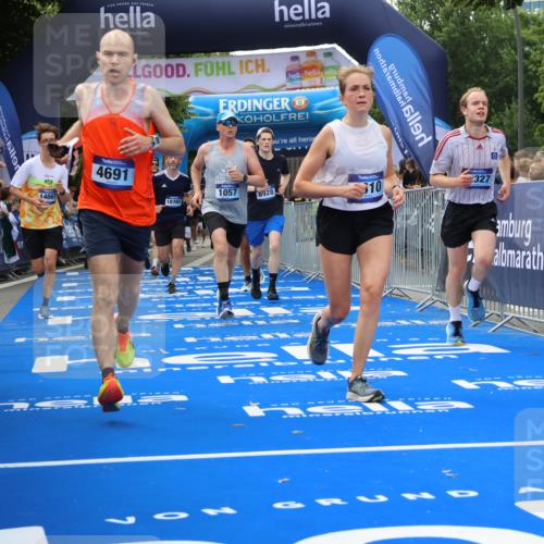 29.06.2025 - hella hamburg halbmarathon Strokosch-Dieckow http://msf.ph/oto/8487517 29.06.2025 10:44:25 Ziel 1057, 1220, 1902, 3305, 4310, 4691, 7191, 7322, 8928, 12327, 12528, 12554, 14464, 14667, 15862, 16547, 16803, 17097, 17729, 18765, 18806 meine-sportfotos.de