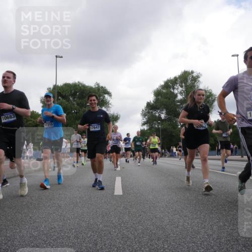 29.06.2025 - hella hamburg halbmarathon Luisa Fischer http://msf.ph/oto/8487551 29.06.2025 10:53:09 Kennedybrücke 10683, 17315, 17647, 862, 174, 13764, 2541, 2927, 3070, 4589, 5106, 5997, 6680, 6694, 9015, 9162, 9261, 10038, 10704 meine-sportfotos.de