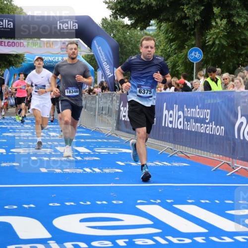 29.06.2025 - hella hamburg halbmarathon Strokosch-Dieckow http://msf.ph/oto/8487553 29.06.2025 10:45:12 Ziel 2188, 2270, 4997, 5706, 6054, 6375, 6575, 6819, 7087, 9105, 9302, 10064, 10313, 12783, 15365, 15563, 15636, 15651, 15741, 15760, 16513, 16685, 16689, 17120, 17960, 18346, 18718 meine-sportfotos.de