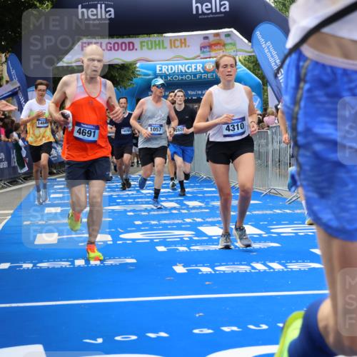 29.06.2025 - hella hamburg halbmarathon Strokosch-Dieckow http://msf.ph/oto/8487614 29.06.2025 10:44:25 Ziel 1057, 1220, 1902, 3305, 4310, 4691, 7191, 7322, 8928, 12327, 12528, 12554, 14464, 14667, 15862, 16547, 16803, 17097, 17729, 18765, 18806 meine-sportfotos.de