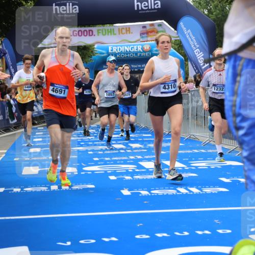 29.06.2025 - hella hamburg halbmarathon Strokosch-Dieckow http://msf.ph/oto/8487629 29.06.2025 10:44:25 Ziel 1057, 1220, 1902, 3305, 4310, 4691, 7191, 7322, 8928, 12327, 12528, 12554, 14464, 14667, 15862, 16547, 16803, 17097, 17729, 18765, 18806 meine-sportfotos.de