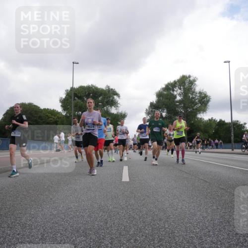 29.06.2025 - hella hamburg halbmarathon Luisa Fischer http://msf.ph/oto/8487637 29.06.2025 10:53:12 Kennedybrücke 17538, 19024, 083, 14389, 14390, 110, 4589, 1525, 2927, 3070, 4589, 5106, 5997, 6680, 6694, 6989, 8254, 9015, 9261, 10704 meine-sportfotos.de