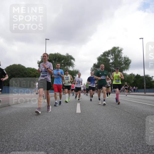 29.06.2025 - hella hamburg halbmarathon Luisa Fischer http://msf.ph/oto/8487643 29.06.2025 10:53:12 Kennedybrücke 17538, 19024, 19083, 14545, 11030, 14389, 143, 14390, 1525, 2927, 3070, 4589, 5106, 5997, 6680, 6694, 6989, 8254, 9015, 9261, 10704 meine-sportfotos.de