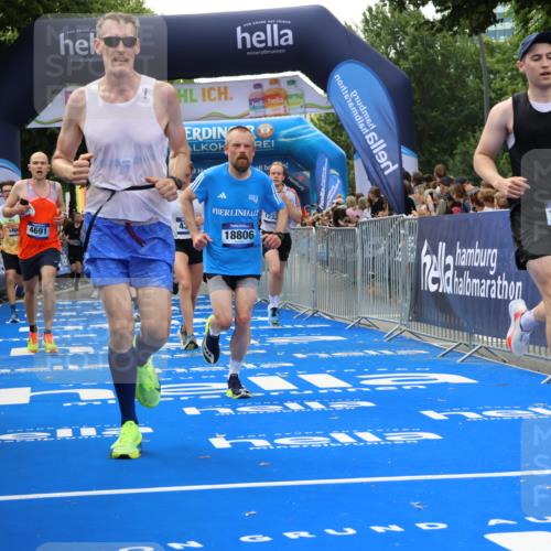 29.06.2025 - hella hamburg halbmarathon Strokosch-Dieckow http://msf.ph/oto/8487675 29.06.2025 10:44:23 Ziel 1057, 1220, 1413, 1902, 4310, 4691, 5275, 7191, 7322, 8928, 9444, 12327, 12528, 12554, 14464, 14667, 16547, 16803, 16893, 17729, 18765, 18806 meine-sportfotos.de