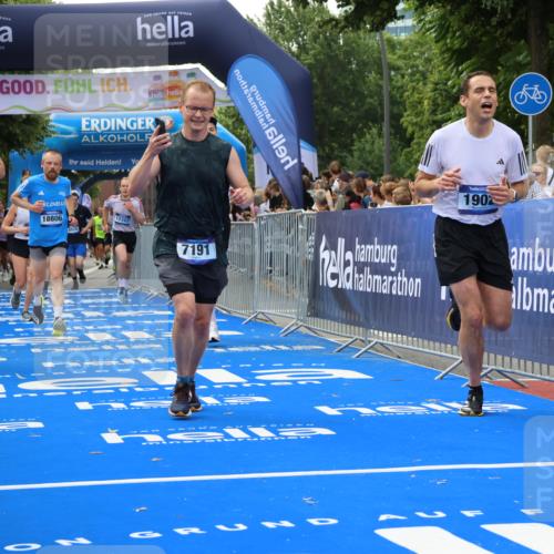29.06.2025 - hella hamburg halbmarathon Strokosch-Dieckow http://msf.ph/oto/8487711 29.06.2025 10:44:22 Ziel 1057, 1220, 1413, 1415, 1902, 4310, 4691, 5275, 7191, 8722, 8928, 9444, 12327, 12528, 12554, 14464, 14667, 16547, 16803, 16893, 17729, 18806 meine-sportfotos.de