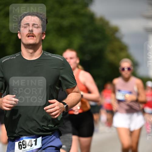 29.06.2025 - hella hamburg halbmarathon Dr. Thomas Lammeyer http://msf.ph/oto/8487762 29.06.2025 10:21:13 Kennedybrücke 1083, 1117, 1137, 1403, 2225, 2860, 2908, 3210, 3450, 3622, 5037, 5390, 5995, 6126, 6128, 6328, 6488, 6520, 6522, 6941, 6948, 7114, 7115, 7291, 7345, 8253, 8309, 8513, 8558, 8895, 8983, 9259, 9647, 9675, 10314, 10317, 10320, 10377, 10592, 10735, 10926 meine-sportfotos.de