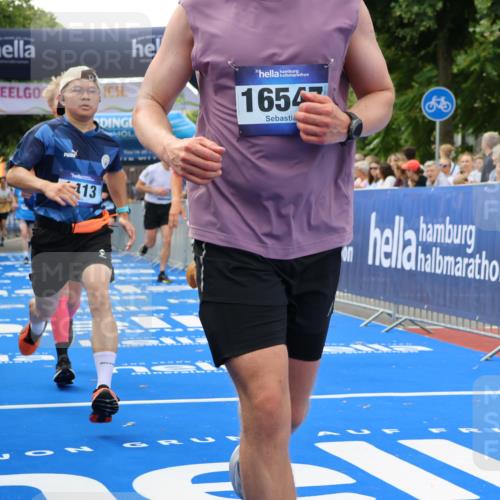 29.06.2025 - hella hamburg halbmarathon Strokosch-Dieckow http://msf.ph/oto/8487763 29.06.2025 10:44:19 Ziel 1057, 1220, 1413, 1415, 1902, 4310, 4691, 5275, 5884, 7005, 7191, 8722, 9444, 12159, 12327, 12528, 14687, 15225, 16301, 16316, 16547, 16803, 16893, 18691, 18806 meine-sportfotos.de