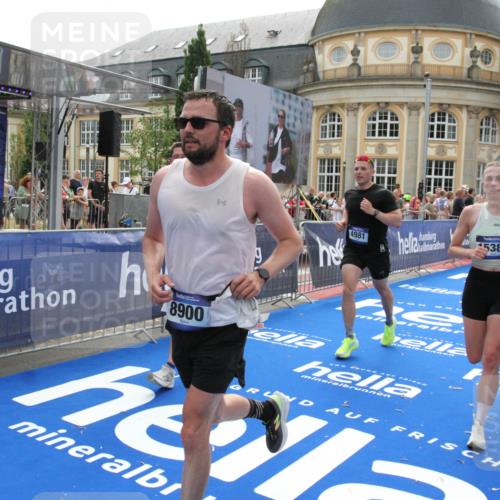29.06.2025 - hella hamburg halbmarathon Michael Strokosch http://msf.ph/oto/8487776 29.06.2025 10:44:04 Ziel 1558, 2816, 4981, 6705, 8063, 8900, 9081, 10596, 11346, 12438, 13123, 15383, 16697, 17516, 17977, 18004 meine-sportfotos.de