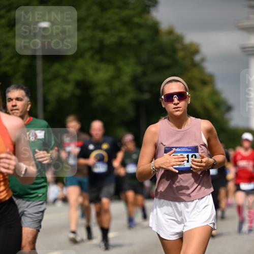 29.06.2025 - hella hamburg halbmarathon Dr. Thomas Lammeyer http://msf.ph/oto/8487789 29.06.2025 10:21:14 Kennedybrücke 1083, 1117, 1137, 1403, 2225, 2860, 2908, 3210, 3450, 3622, 5037, 5390, 5995, 6126, 6128, 6328, 6488, 6520, 6522, 6786, 6941, 6948, 7114, 7115, 7291, 7345, 8253, 8309, 8513, 8558, 8895, 8983, 9259, 9647, 9675, 10314, 10317, 10377, 10592, 10735 meine-sportfotos.de