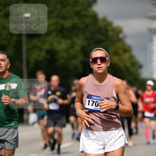 29.06.2025 - hella hamburg halbmarathon Dr. Thomas Lammeyer http://msf.ph/oto/8487797 29.06.2025 10:21:14 Kennedybrücke 1083, 1117, 1137, 1403, 2225, 2860, 2908, 3210, 3450, 3622, 5037, 5390, 5995, 6126, 6128, 6328, 6488, 6520, 6522, 6786, 6941, 6948, 7114, 7115, 7291, 7345, 8253, 8309, 8513, 8558, 8895, 8983, 9259, 9647, 9675, 10314, 10317, 10377, 10592, 10735 meine-sportfotos.de
