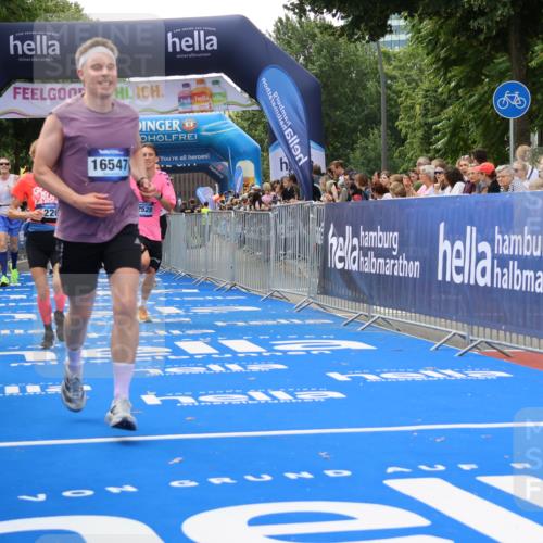 29.06.2025 - hella hamburg halbmarathon Strokosch-Dieckow http://msf.ph/oto/8487879 29.06.2025 10:44:18 Ziel 1220, 1413, 1415, 1902, 4310, 4691, 5275, 5884, 7005, 7191, 8722, 9444, 12159, 12327, 12528, 14686, 14687, 15225, 15280, 16301, 16316, 16547, 16803, 16893, 18691, 18806 meine-sportfotos.de