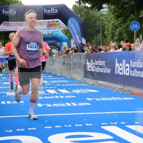 29.06.2025 - hella hamburg halbmarathon Strokosch-Dieckow http://msf.ph/oto/8487924 29.06.2025 10:44:18 Ziel 1220, 1413, 1415, 1902, 4310, 4691, 5275, 5884, 7005, 7191, 8722, 9444, 12159, 12327, 12528, 14686, 14687, 15225, 15280, 16301, 16316, 16547, 16803, 16893, 18691, 18806 meine-sportfotos.de