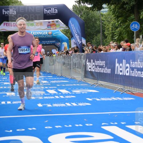 29.06.2025 - hella hamburg halbmarathon Strokosch-Dieckow http://msf.ph/oto/8487957 29.06.2025 10:44:18 Ziel 1220, 1413, 1415, 1902, 4310, 4691, 5275, 5884, 7005, 7191, 8722, 9444, 12159, 12327, 12528, 14686, 14687, 15225, 15280, 16301, 16316, 16547, 16803, 16893, 18691, 18806 meine-sportfotos.de