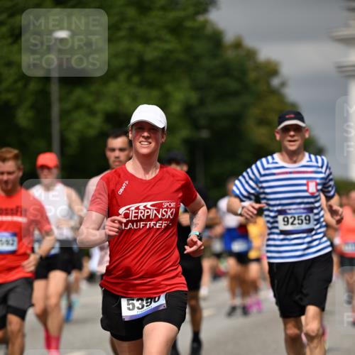 29.06.2025 - hella hamburg halbmarathon Dr. Thomas Lammeyer http://msf.ph/oto/8488006 29.06.2025 10:21:19 Kennedybrücke 1083, 1137, 1403, 2225, 2860, 2908, 3210, 3464, 3466, 3622, 3802, 3803, 5390, 5929, 5995, 6126, 6128, 6328, 6488, 6520, 6522, 6786, 6941, 7114, 7115, 7291, 7345, 7945, 8253, 8309, 8558, 8895, 8983, 9259, 9647, 10377, 10592, 10735 meine-sportfotos.de