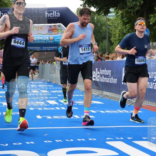 29.06.2025 - hella hamburg halbmarathon Strokosch-Dieckow http://msf.ph/oto/8488016 29.06.2025 10:44:16 Ziel 1220, 1413, 1415, 1902, 4999, 5231, 5275, 5884, 7005, 7191, 8722, 9444, 12159, 12528, 14686, 14687, 15225, 15280, 16301, 16316, 16547, 16803, 16893, 17748, 18691 meine-sportfotos.de