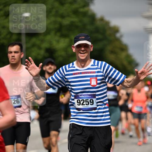 29.06.2025 - hella hamburg halbmarathon Dr. Thomas Lammeyer http://msf.ph/oto/8488065 29.06.2025 10:21:20 Kennedybrücke 1083, 1137, 1403, 2225, 2860, 2908, 3210, 3464, 3466, 3622, 3802, 3803, 5390, 5929, 5930, 5995, 6126, 6128, 6328, 6488, 6520, 6522, 6786, 6941, 7114, 7115, 7291, 7345, 7945, 8210, 8253, 8309, 8558, 8895, 8983, 9259, 9647, 10377, 10592, 10620, 10735 meine-sportfotos.de