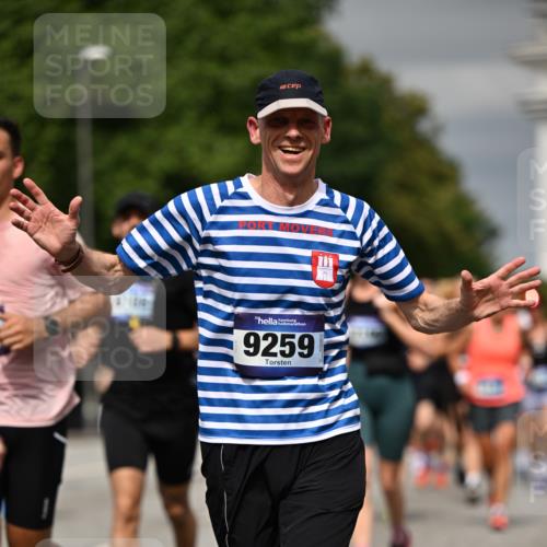 29.06.2025 - hella hamburg halbmarathon Dr. Thomas Lammeyer http://msf.ph/oto/8488080 29.06.2025 10:21:20 Kennedybrücke 1083, 1137, 1403, 2225, 2860, 2908, 3210, 3464, 3466, 3622, 3802, 3803, 5390, 5929, 5930, 5995, 6126, 6128, 6328, 6488, 6520, 6522, 6786, 6941, 7114, 7115, 7291, 7345, 7945, 8210, 8253, 8309, 8558, 8895, 8983, 9259, 9647, 10377, 10592, 10620, 10735 meine-sportfotos.de