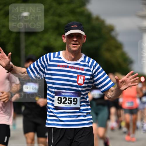 29.06.2025 - hella hamburg halbmarathon Dr. Thomas Lammeyer http://msf.ph/oto/8488089 29.06.2025 10:21:21 Kennedybrücke 1083, 1137, 1403, 2225, 2860, 2908, 3210, 3464, 3466, 3802, 3803, 5390, 5929, 5930, 5995, 6126, 6128, 6328, 6352, 6488, 6520, 6522, 6786, 6941, 7114, 7115, 7291, 7345, 7945, 8210, 8253, 8309, 8558, 8895, 8983, 9259, 9647, 10377, 10460, 10592, 10620, 10735 meine-sportfotos.de