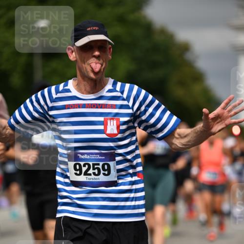 29.06.2025 - hella hamburg halbmarathon Dr. Thomas Lammeyer http://msf.ph/oto/8488107 29.06.2025 10:21:21 Kennedybrücke 1083, 1137, 1403, 2225, 2860, 2908, 3210, 3464, 3466, 3802, 3803, 5390, 5929, 5930, 5995, 6126, 6128, 6328, 6352, 6488, 6520, 6522, 6786, 6941, 7114, 7115, 7291, 7345, 7945, 8210, 8253, 8309, 8558, 8895, 8983, 9259, 9647, 10377, 10460, 10592, 10620, 10735 meine-sportfotos.de