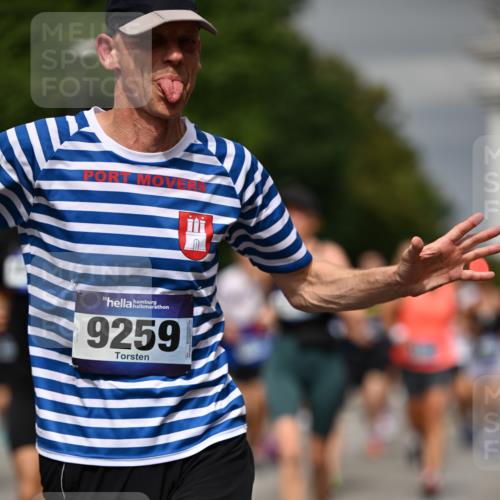 29.06.2025 - hella hamburg halbmarathon Dr. Thomas Lammeyer http://msf.ph/oto/8488120 29.06.2025 10:21:21 Kennedybrücke 1083, 1137, 1403, 2225, 2860, 2908, 3210, 3464, 3466, 3802, 3803, 5390, 5929, 5930, 5995, 6126, 6128, 6328, 6352, 6488, 6520, 6522, 6786, 6941, 7114, 7115, 7291, 7345, 7945, 8210, 8253, 8309, 8558, 8895, 8983, 9259, 9647, 10377, 10460, 10592, 10620, 10735 meine-sportfotos.de
