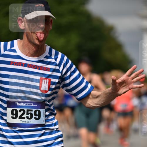 29.06.2025 - hella hamburg halbmarathon Dr. Thomas Lammeyer http://msf.ph/oto/8488126 29.06.2025 10:21:21 Kennedybrücke 1083, 1137, 1403, 2225, 2860, 2908, 3210, 3464, 3466, 3802, 3803, 5390, 5929, 5930, 5995, 6126, 6128, 6328, 6352, 6488, 6520, 6522, 6786, 6941, 7114, 7115, 7291, 7345, 7945, 8210, 8253, 8309, 8558, 8895, 8983, 9259, 9647, 10377, 10460, 10592, 10620, 10735 meine-sportfotos.de