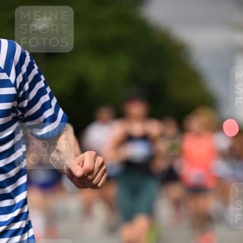 29.06.2025 - hella hamburg halbmarathon Dr. Thomas Lammeyer http://msf.ph/oto/8488134 29.06.2025 10:21:22 Kennedybrücke 1083, 1137, 1403, 2225, 2860, 2908, 3210, 3464, 3466, 3802, 3803, 4852, 5390, 5929, 5930, 5995, 6126, 6128, 6328, 6352, 6520, 6522, 6786, 6941, 7114, 7115, 7291, 7345, 7945, 8210, 8253, 8309, 8433, 8558, 8895, 8983, 9259, 9647, 9848, 10377, 10460, 10592, 10620, 10735 meine-sportfotos.de