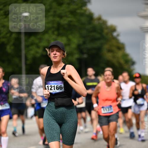 29.06.2025 - hella hamburg halbmarathon Dr. Thomas Lammeyer http://msf.ph/oto/8488190 29.06.2025 10:21:23 Kennedybrücke 1083, 1137, 1403, 1795, 2225, 2860, 2908, 3210, 3464, 3466, 3802, 3803, 4852, 5390, 5929, 5930, 5995, 6126, 6128, 6328, 6352, 6520, 6522, 6786, 6941, 7114, 7115, 7291, 7345, 7945, 8210, 8253, 8309, 8433, 8558, 8895, 8983, 9259, 9400, 9647, 9848, 10377, 10460, 10592, 10620, 10735 meine-sportfotos.de